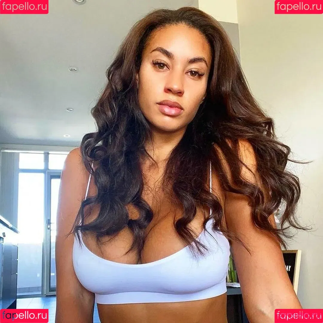 Phoebe Thompson / phoebethompson_x Onlyfans Photo Gallery 