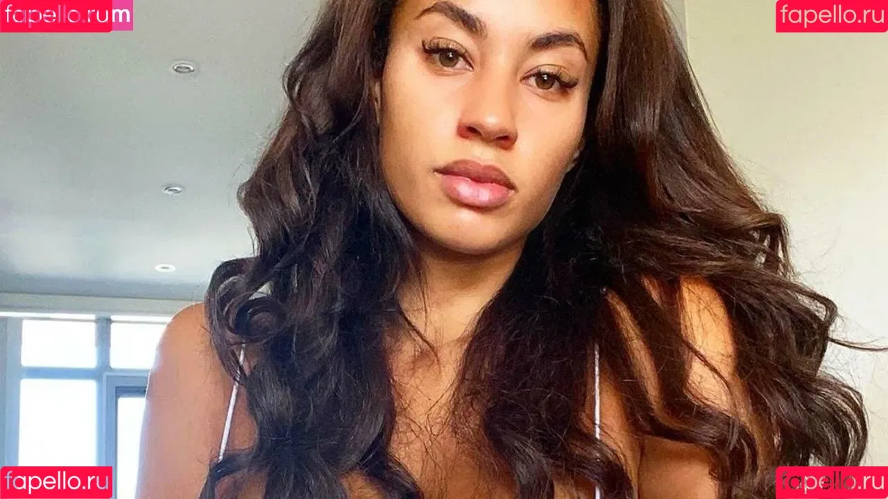 Phoebe Thompson / phoebethompson_x Onlyfans Photo Gallery 