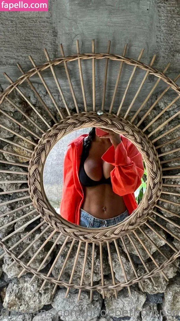 Phoebe Thompson / phoebethompson_x Onlyfans Photo Gallery 