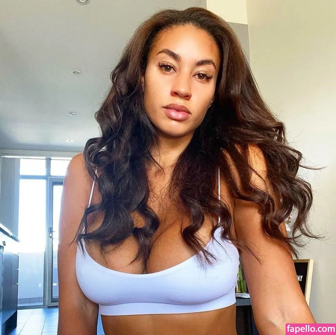 Phoebe Thompson / phoebethompson_x Onlyfans Photo Gallery 