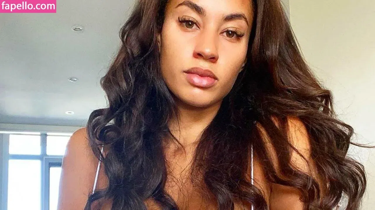 Phoebe Thompson / phoebethompson_x Onlyfans Photo Gallery 