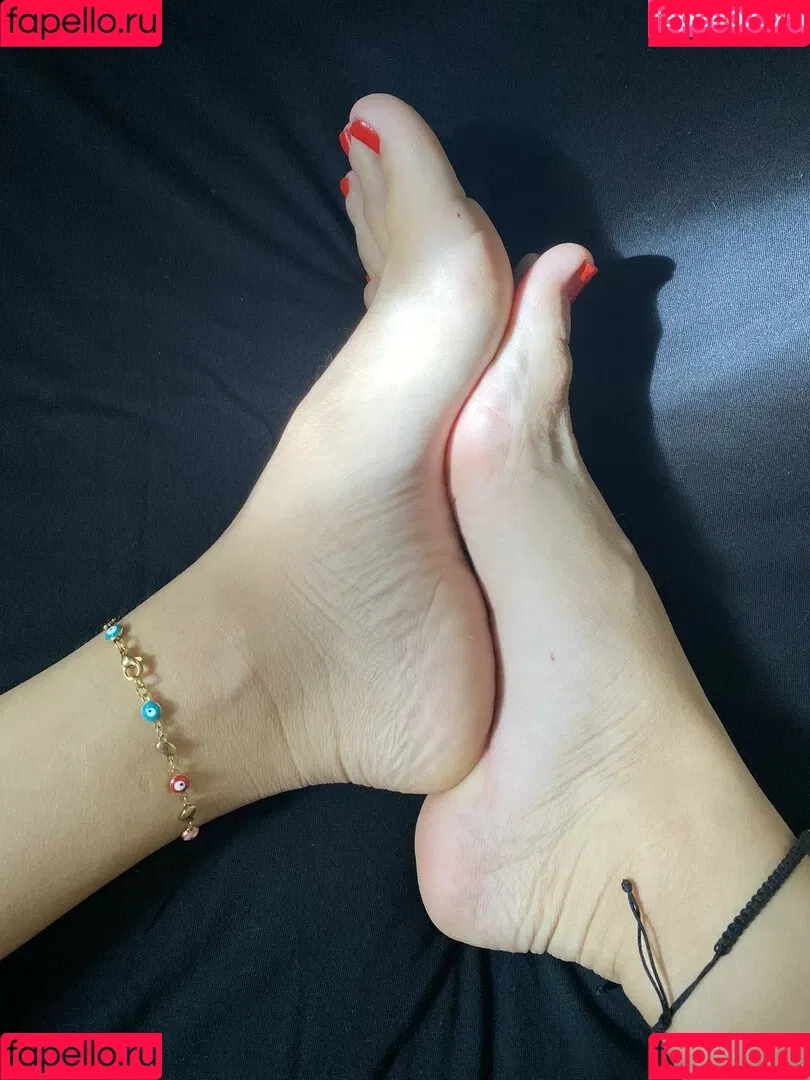 Pretty Feet / prettyfeet_of / prettytoes6969 Onlyfans Photo Gallery 
