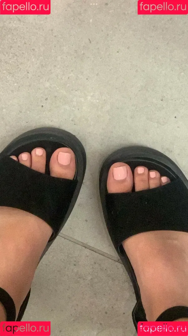 Pretty Feet / prettyfeet_of / prettytoes6969 Onlyfans Photo Gallery 