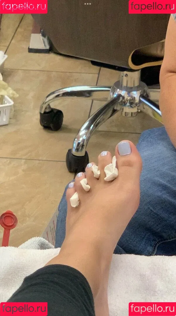 Pretty Feet / prettyfeet_of / prettytoes6969 Onlyfans Photo Gallery 