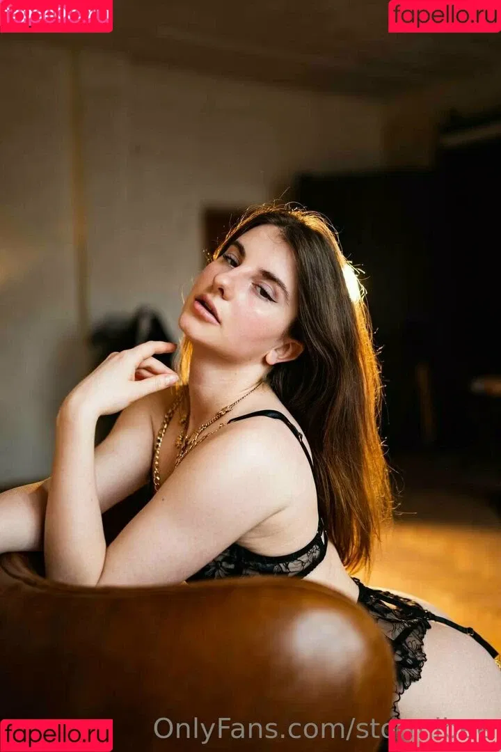 Cherry Blossom / Stormi Bee / baby_cherrry / stormibee / stormibree Onlyfans Photo Gallery 