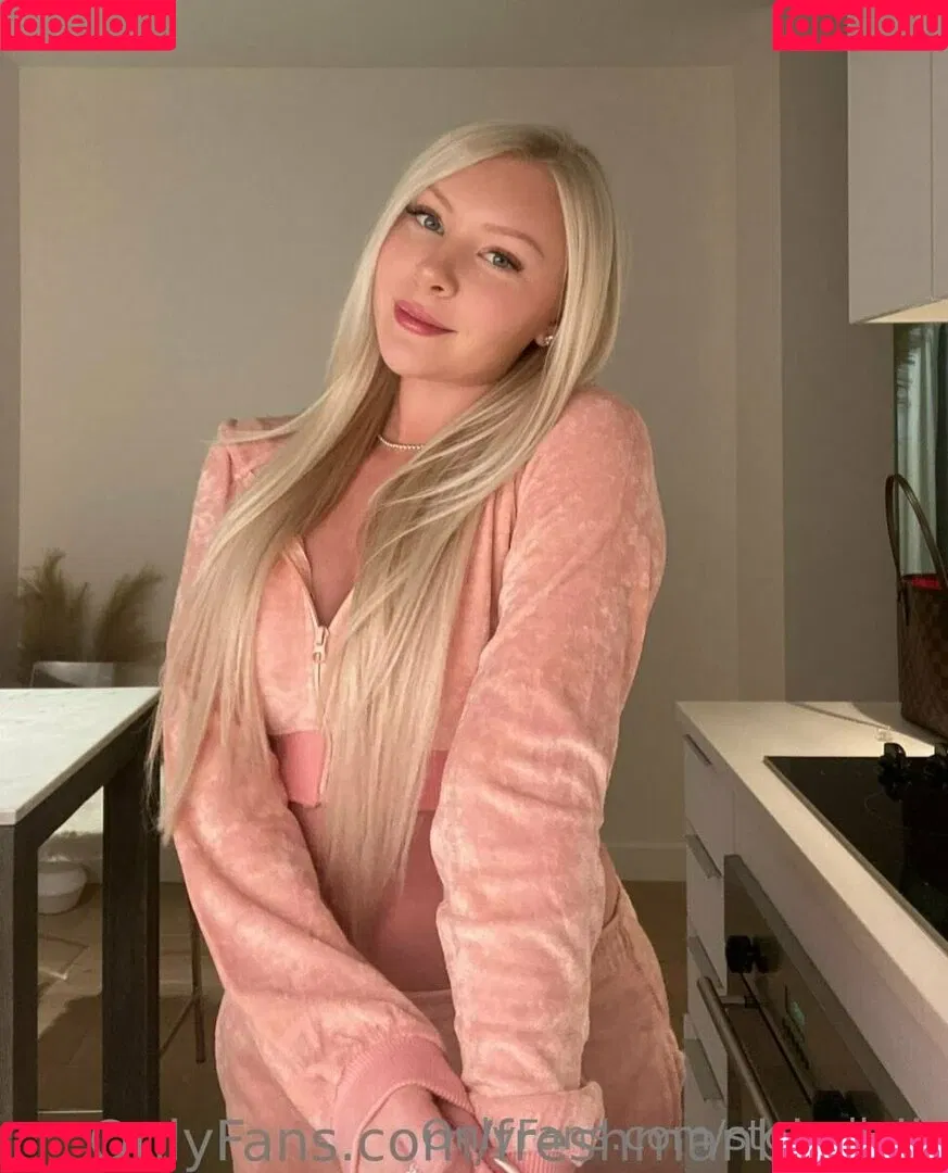 Cherry Blossom / Stormi Bee / baby_cherrry / stormibee / stormibree Onlyfans Photo Gallery 