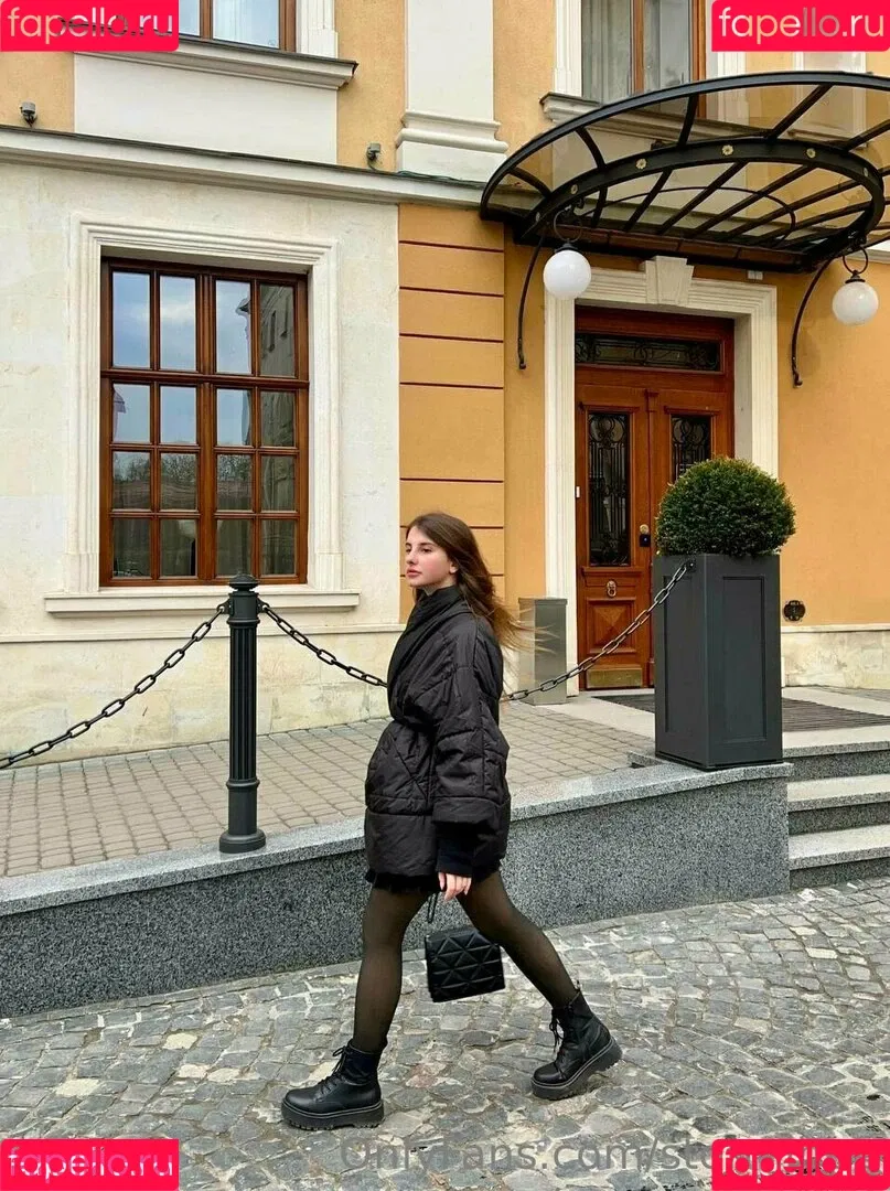 Cherry Blossom / Stormi Bee / baby_cherrry / stormibee / stormibree Onlyfans Photo Gallery 