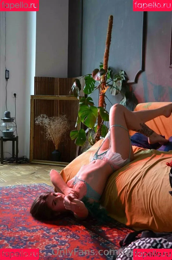 Cherry Blossom / Stormi Bee / baby_cherrry / stormibee / stormibree Onlyfans Photo Gallery 