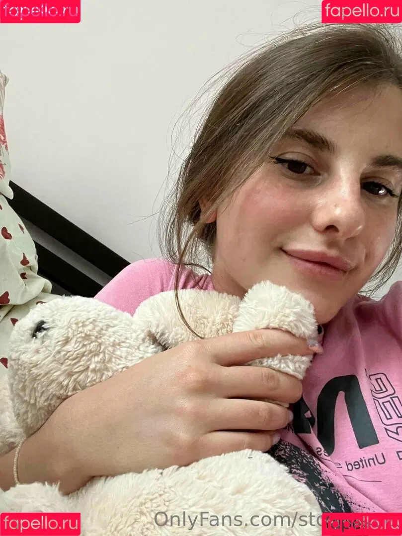 Cherry Blossom / Stormi Bee / baby_cherrry / stormibee / stormibree Onlyfans Photo Gallery 