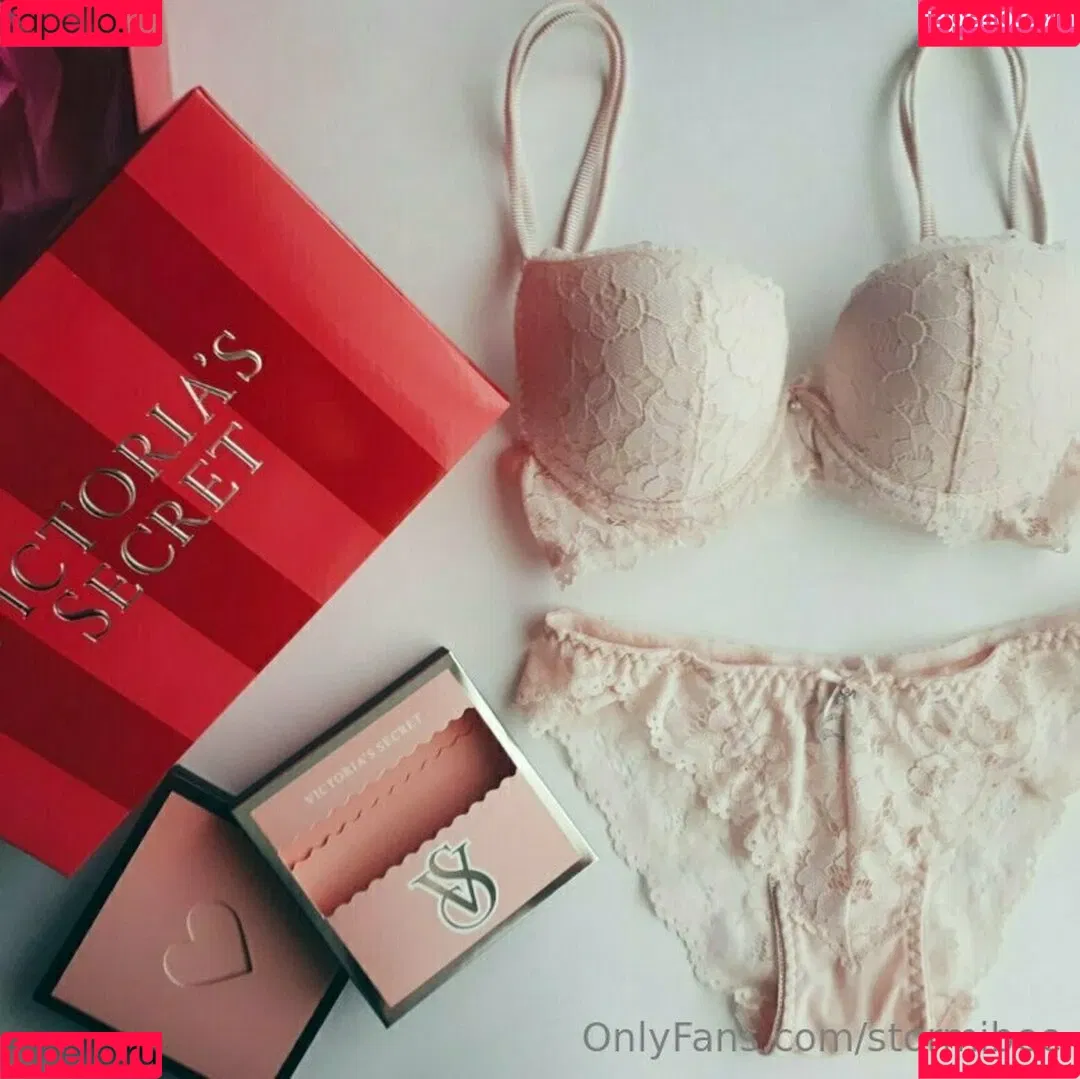 Cherry Blossom / Stormi Bee / baby_cherrry / stormibee / stormibree Onlyfans Photo Gallery 