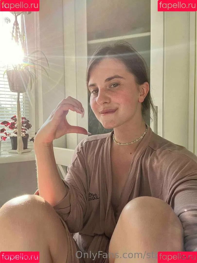 Cherry Blossom / Stormi Bee / baby_cherrry / stormibee / stormibree Onlyfans Photo Gallery 