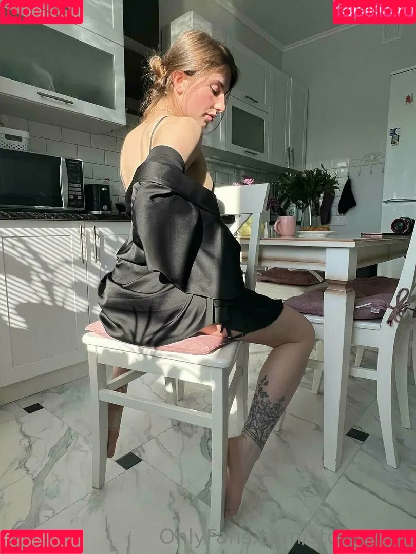 Cherry Blossom / Stormi Bee / baby_cherrry / stormibee / stormibree Onlyfans Photo Gallery 