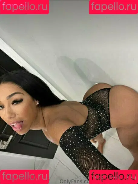 Cherry Blossom / Stormi Bee / baby_cherrry / stormibee / stormibree Onlyfans Photo Gallery 