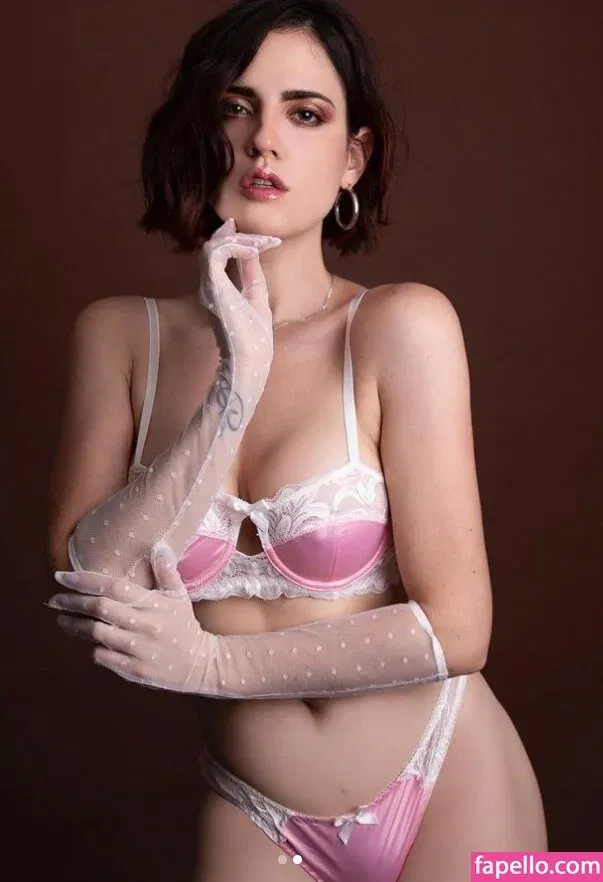 Ophelie Rullier Onlyfans Photo Gallery 