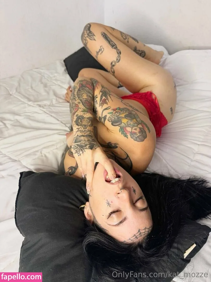 kat_mozze / katamogz Onlyfans Photo Gallery 