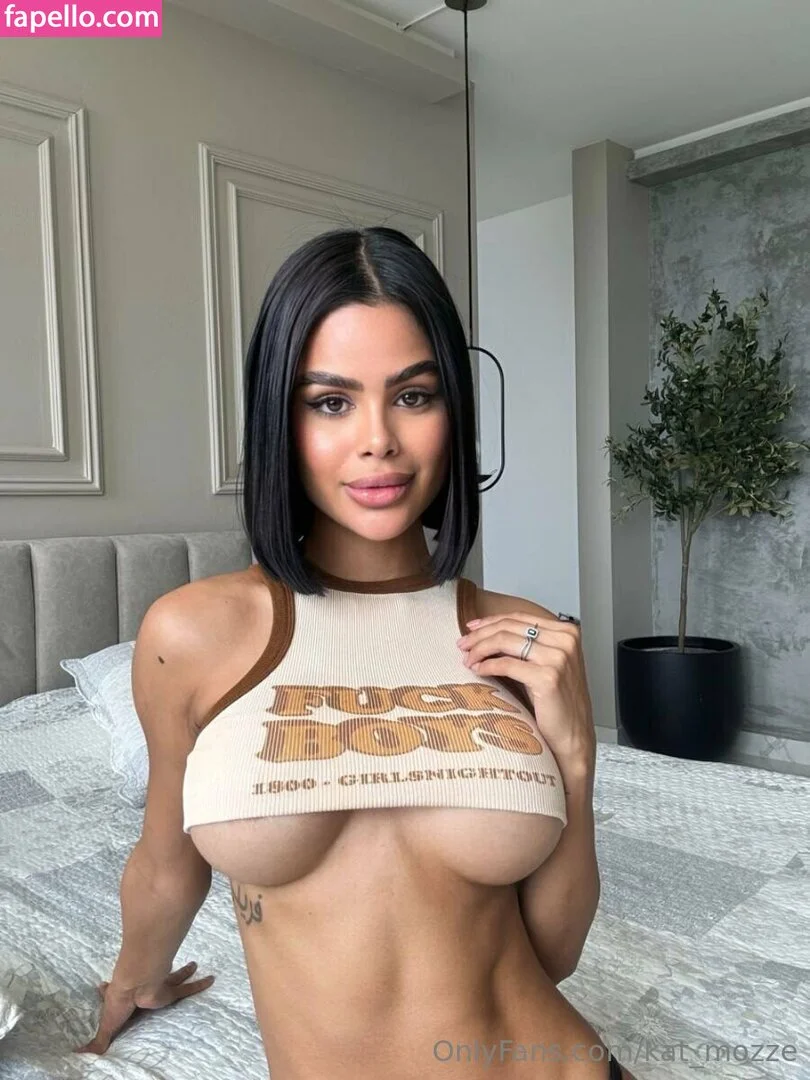 kat_mozze / katamogz Onlyfans Photo Gallery 