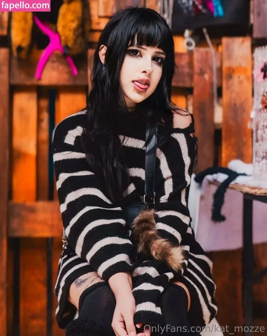 kat_mozze / katamogz Onlyfans Photo Gallery 