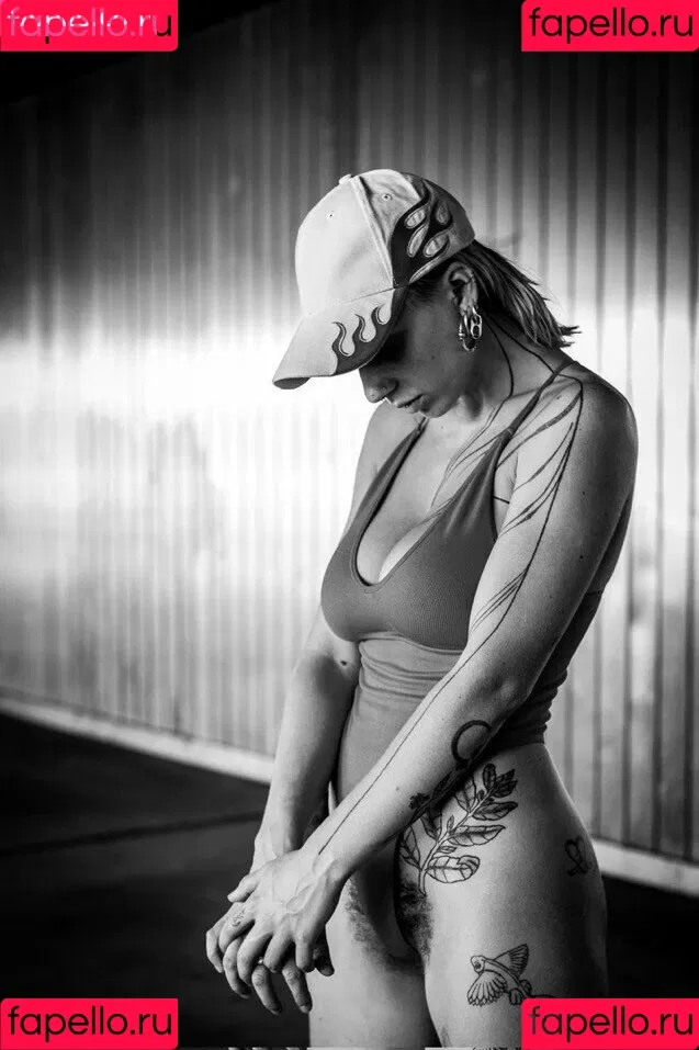 Hairy Women / HairyFairy420 / ig_naturals / pearlygirly06 Onlyfans Photo Gallery 