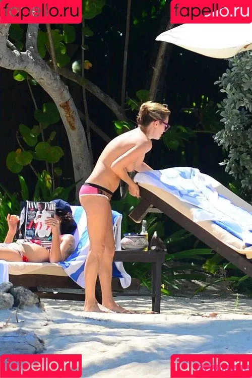 Kate Moss / kateamoss / katemossagency Onlyfans Photo Gallery 