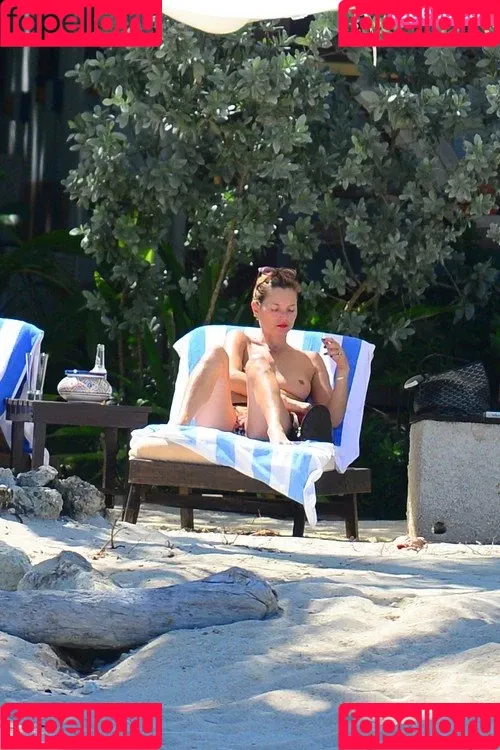 Kate Moss / kateamoss / katemossagency Onlyfans Photo Gallery 