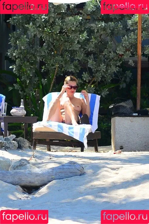 Kate Moss / kateamoss / katemossagency Onlyfans Photo Gallery 