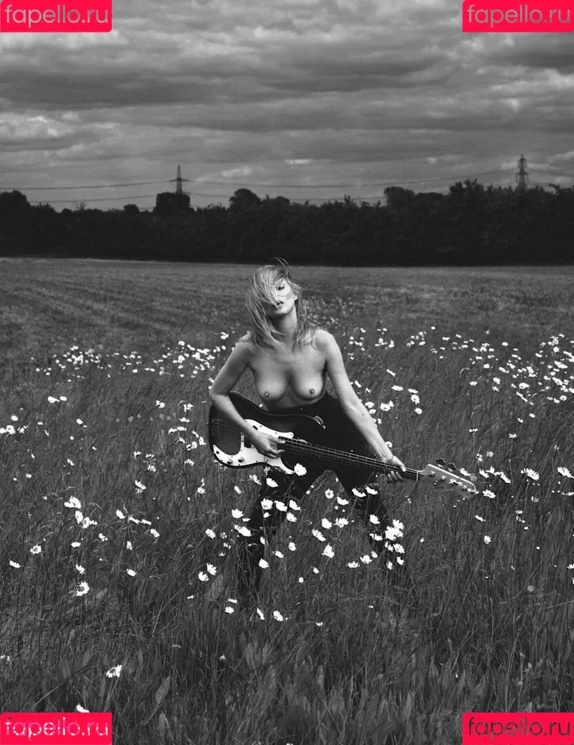 Kate Moss / kateamoss / katemossagency Onlyfans Photo Gallery 