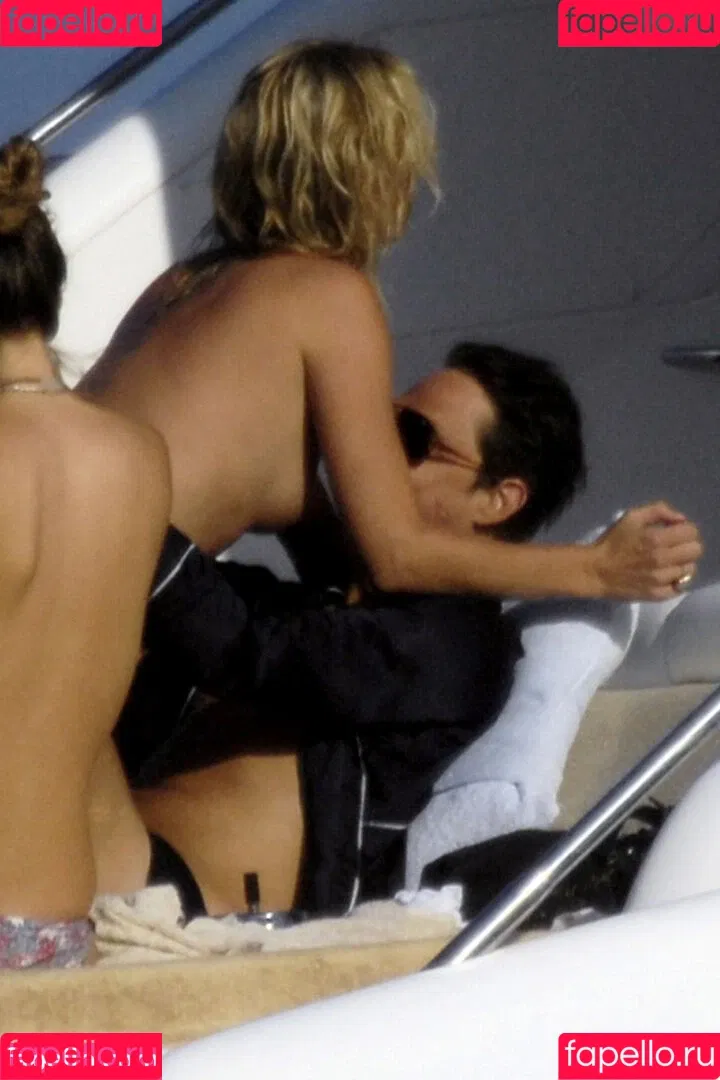 Kate Moss / kateamoss / katemossagency Onlyfans Photo Gallery 