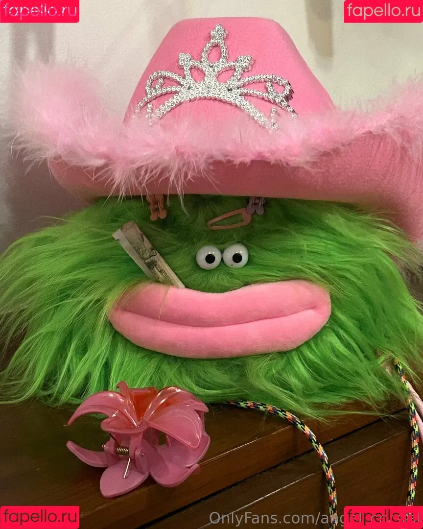 juglypuff / xxgigglypuff Onlyfans Photo Gallery 