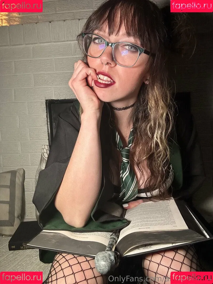 AlliMoona / alli.moona / allimoona04 / allimoonaxxx Onlyfans Photo Gallery 