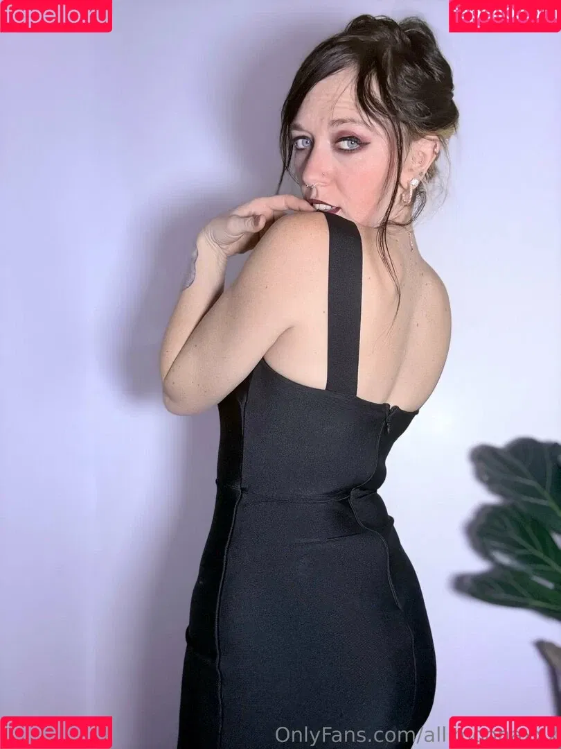 AlliMoona / alli.moona / allimoona04 / allimoonaxxx Onlyfans Photo Gallery 