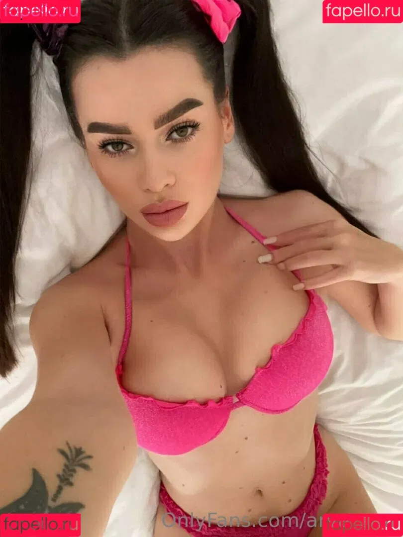 arya_star / ayrastarr Onlyfans Photo Gallery 