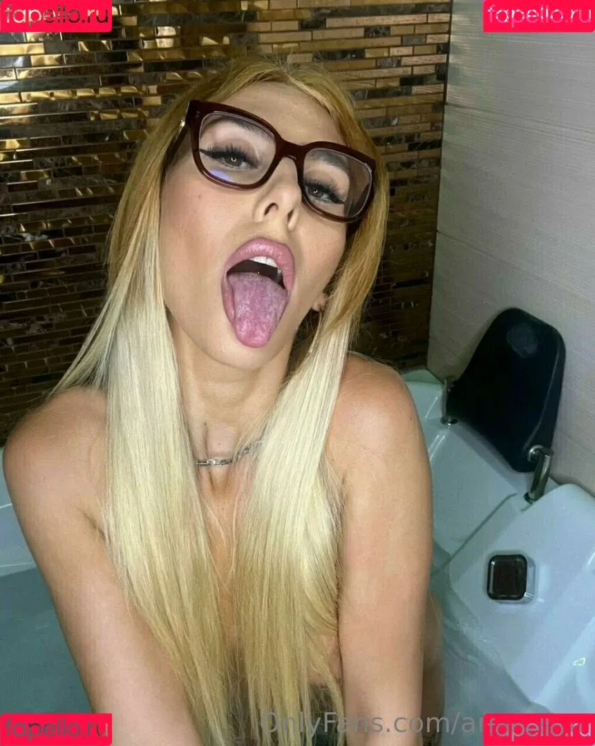 arya_star / ayrastarr Onlyfans Photo Gallery 