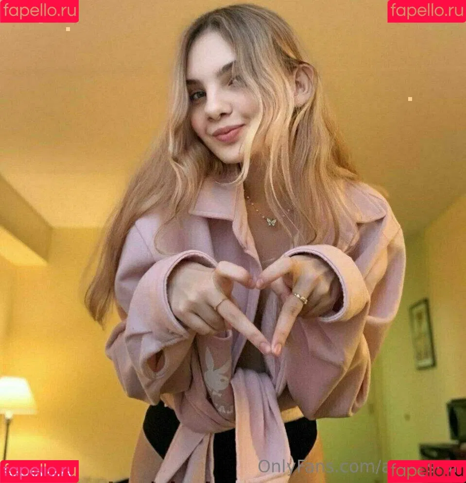 arya_star / ayrastarr Onlyfans Photo Gallery 