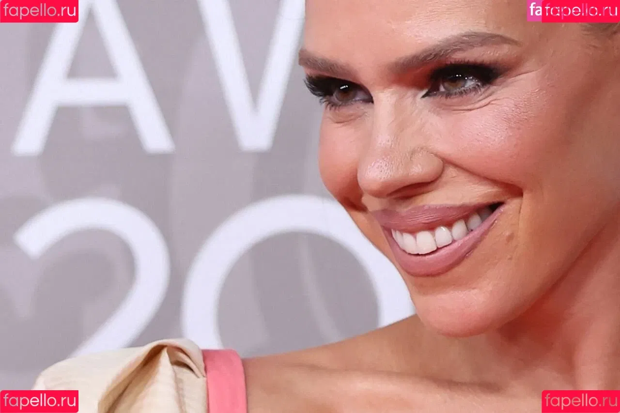 Billie Piper / billiepiper Onlyfans Photo Gallery 