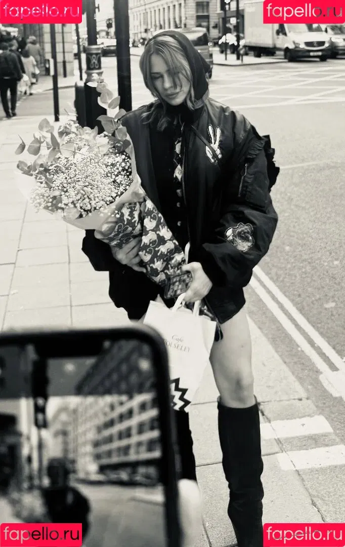 Billie Piper / billiepiper Onlyfans Photo Gallery 