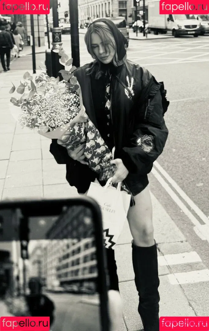 Billie Piper / billiepiper Onlyfans Photo Gallery 