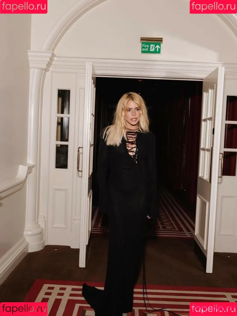 Billie Piper / billiepiper Onlyfans Photo Gallery 