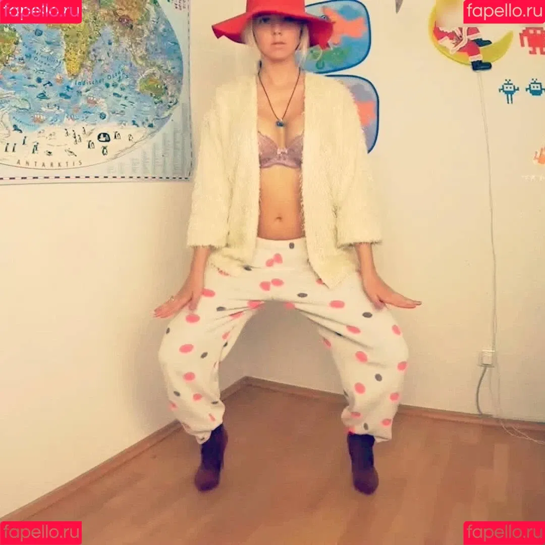 Sexy Julia / einfach_echt_Julia Onlyfans Photo Gallery 