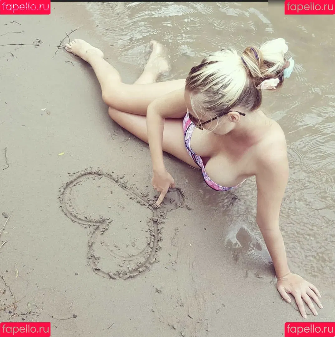 Sexy Julia / einfach_echt_Julia Onlyfans Photo Gallery 