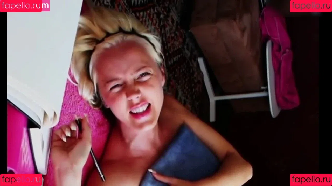 Sexy Julia / einfach_echt_Julia Onlyfans Photo Gallery 