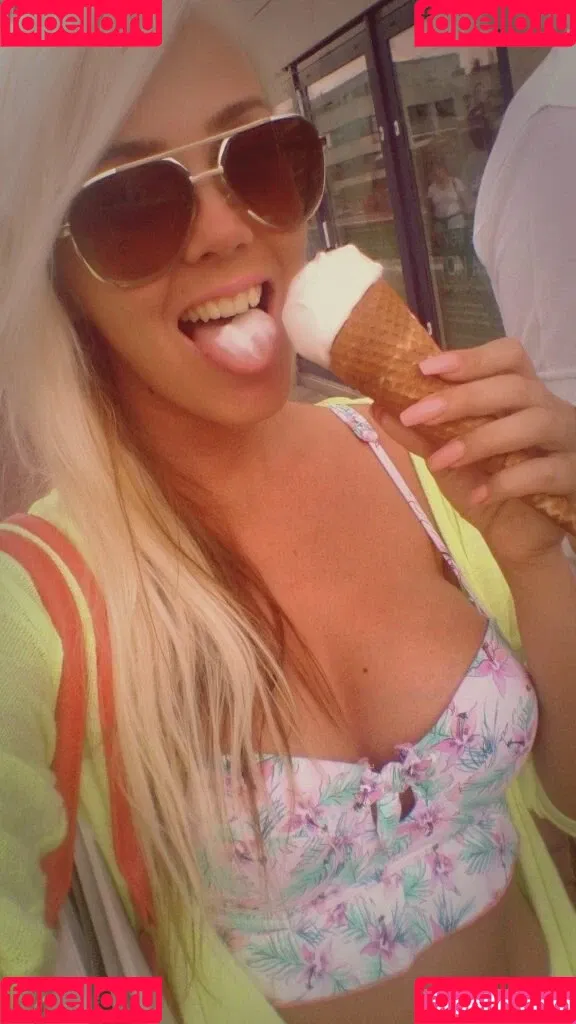 Sexy Julia / einfach_echt_Julia Onlyfans Photo Gallery 