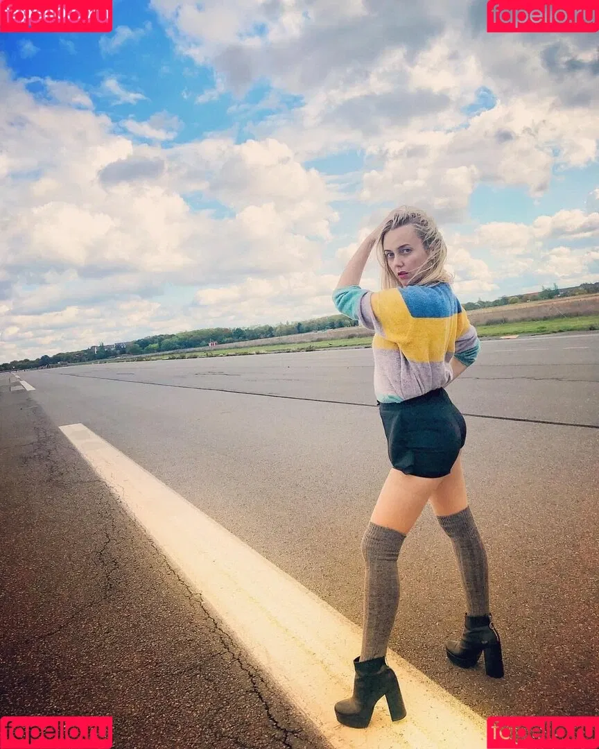 Sexy Julia / einfach_echt_Julia Onlyfans Photo Gallery 