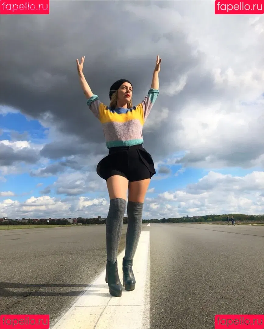 Sexy Julia / einfach_echt_Julia Onlyfans Photo Gallery 