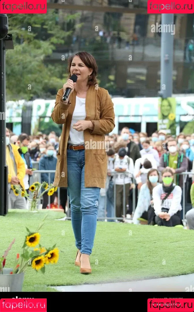 Annalena Baerbock / abaerbock Onlyfans Photo Gallery 