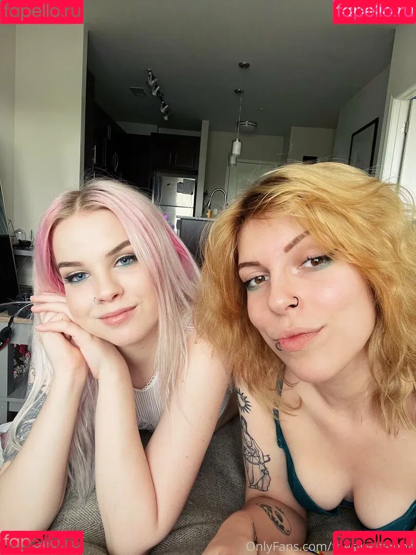 TheSirenSilver / Thesilvermoon / meowmoonxo / silvermoonlive Onlyfans Photo Gallery 