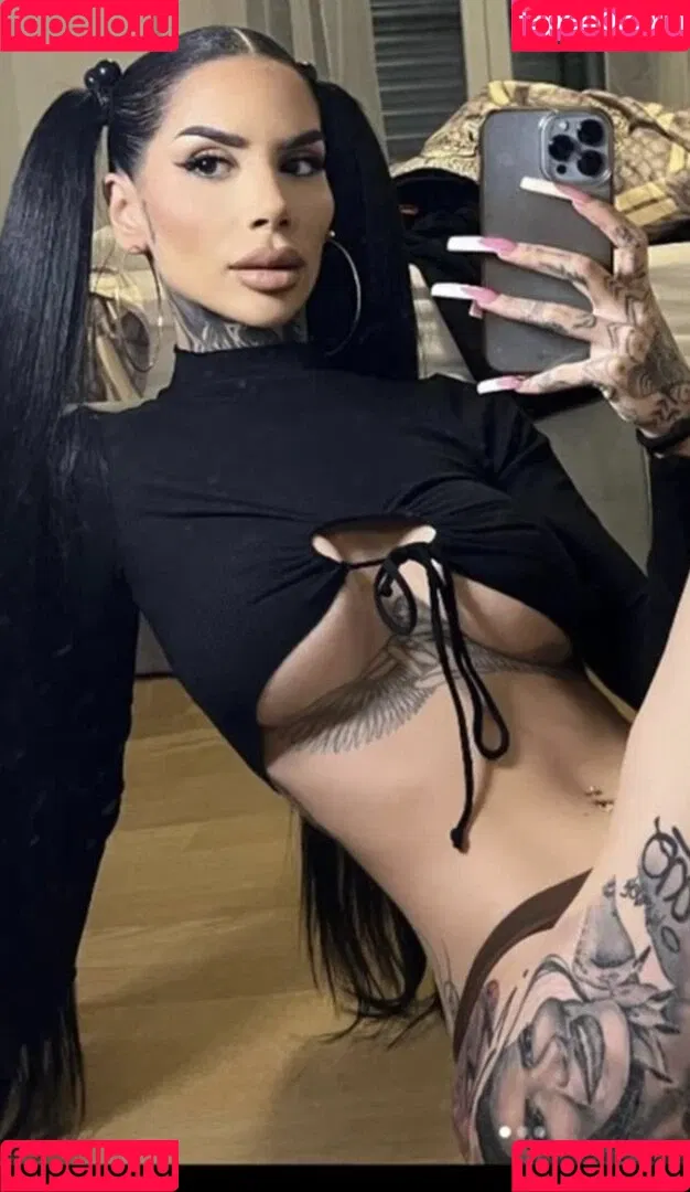 Mia Madisson / shhhmadisson Onlyfans Photo Gallery 