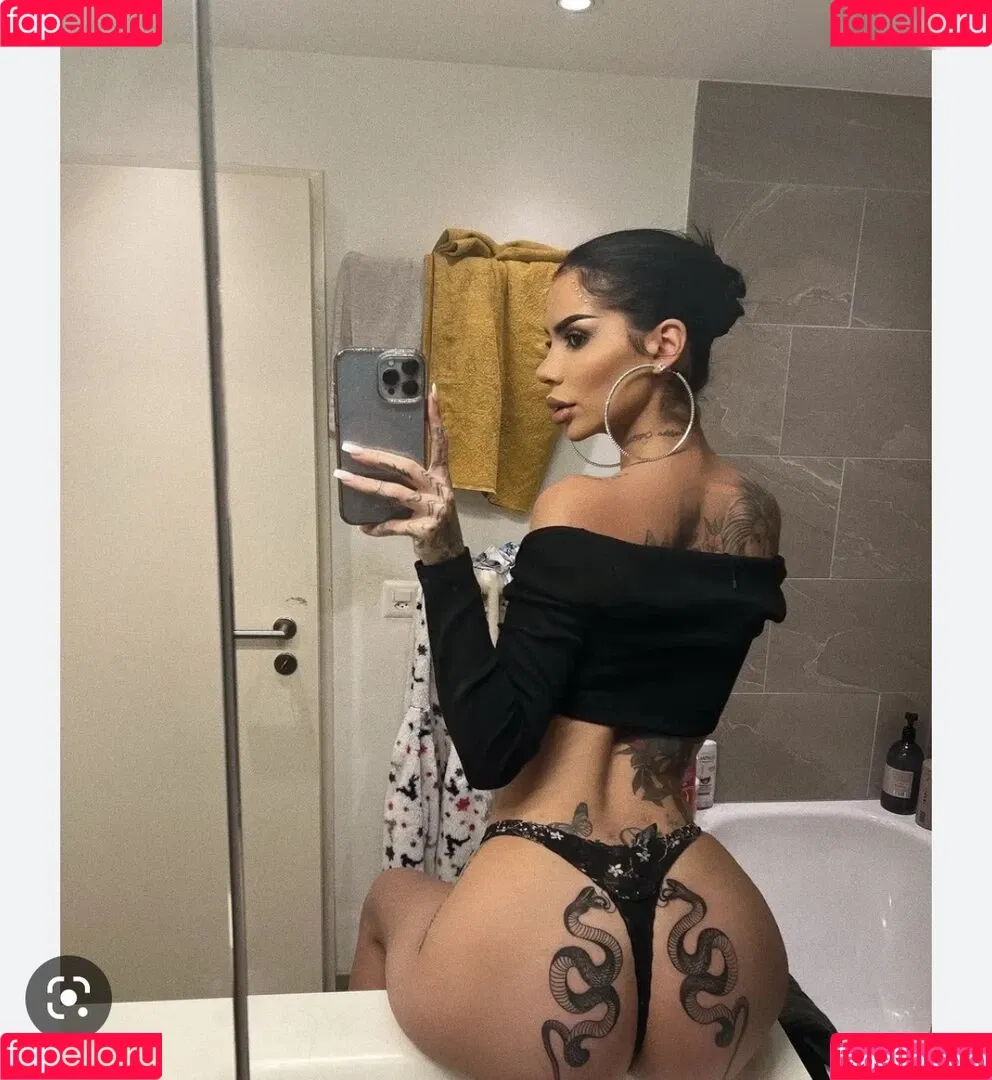 Mia Madisson / shhhmadisson Onlyfans Photo Gallery 