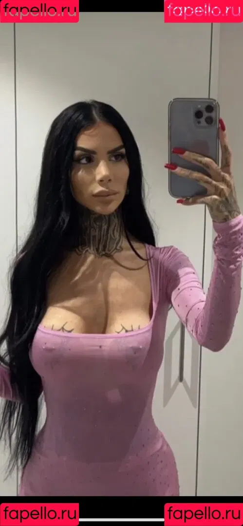 Mia Madisson / shhhmadisson Onlyfans Photo Gallery 