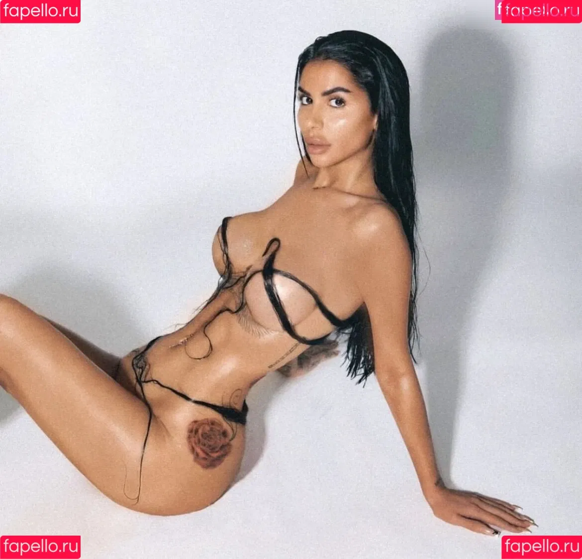 Mia Madisson / shhhmadisson Onlyfans Photo Gallery 