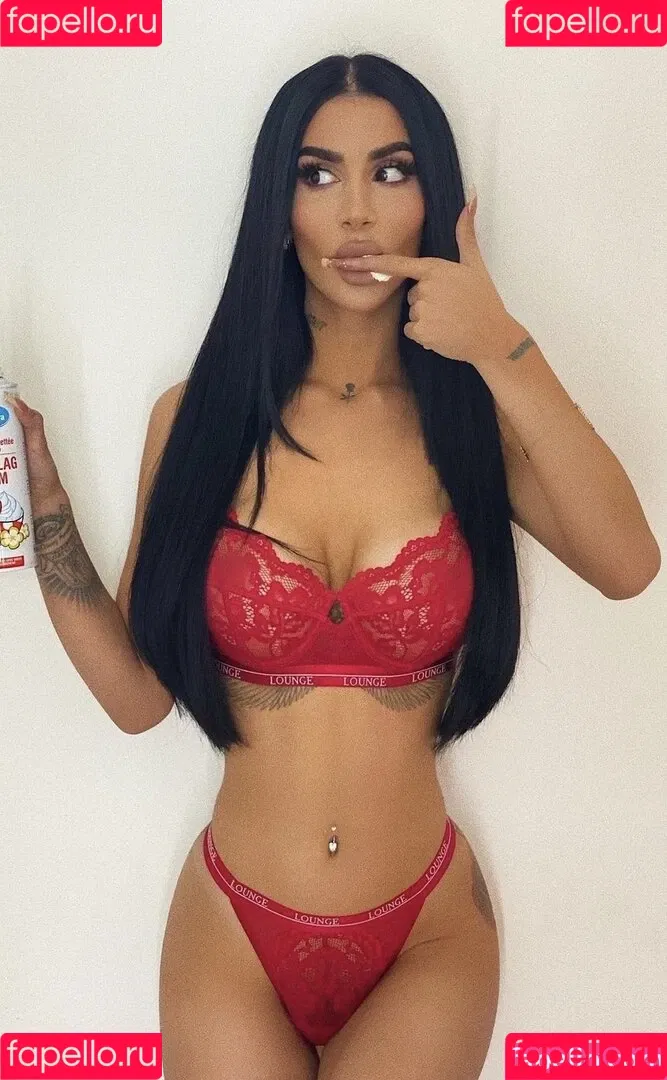 Mia Madisson / shhhmadisson Onlyfans Photo Gallery 